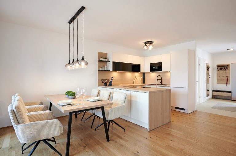 Küche und Essbereich des Musterhauses am Werd 21.