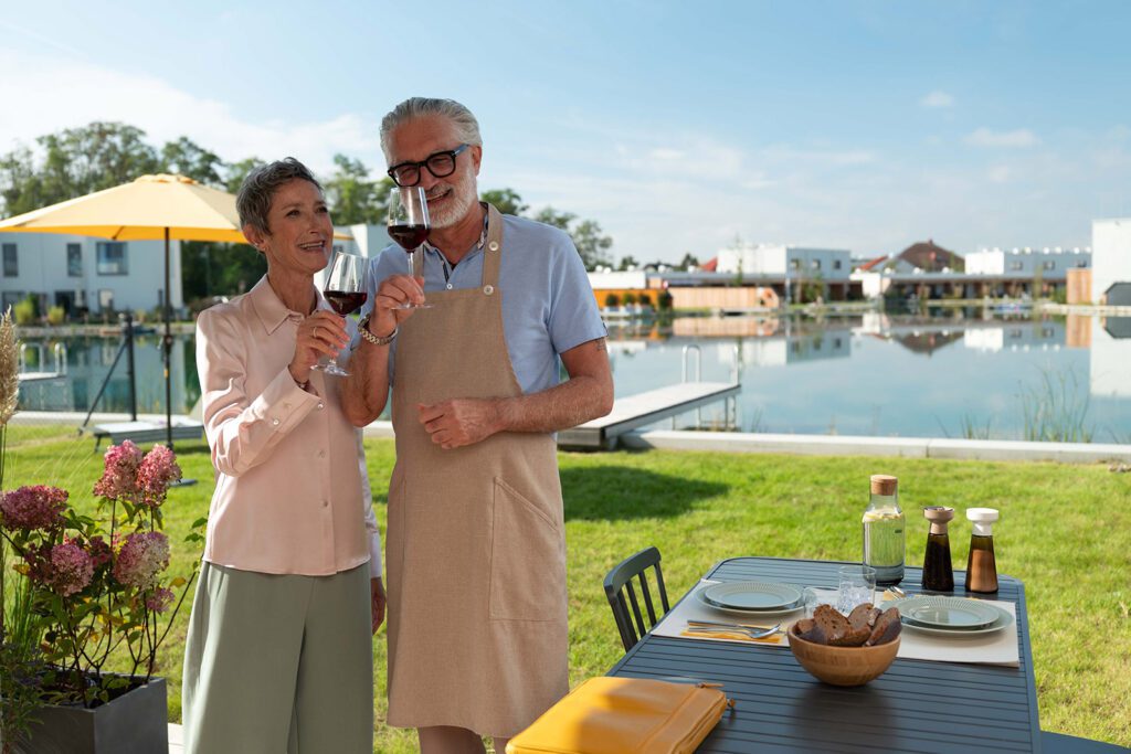 Doppelhaus Sonnenduft am See: Ihr idyllisches Zuhause am Sonnenweiher in Grafenwörth, Niederösterreich, nahe Wien – ein perfekter Ort, um die Ruhe der Natur und das Leben am Wasser zu genießen.