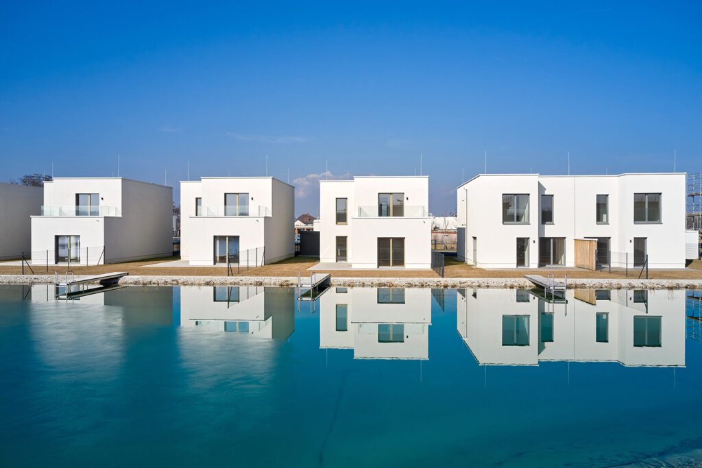 Einfamilienhaus Federleicht am See: Ihr märchenhaftes Refugium am Sonnenweiher in Grafenwörth, Niederösterreich, nahe Wien – ein idyllischer Rückzugsort für ein Leben voller Ruhe und Naturgenuss.