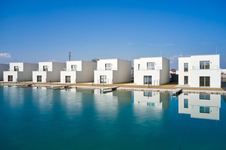 Einfamilienhaus Federleicht am See: Ihr märchenhaftes Refugium am Sonnenweiher in Grafenwörth, Niederösterreich, nahe Wien – ein idyllischer Rückzugsort für ein Leben voller Ruhe und Naturgenuss.