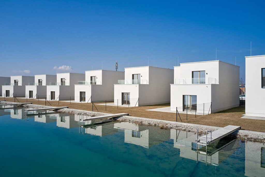 Einfamilienhaus Federleicht am See: Ihr märchenhaftes Refugium am Sonnenweiher in Grafenwörth, Niederösterreich, nahe Wien – ein idyllischer Rückzugsort für ein Leben voller Ruhe und Naturgenuss.