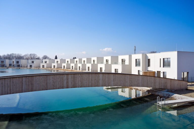 Einfamilienhaus Federleicht am See: Ihr märchenhaftes Refugium am Sonnenweiher in Grafenwörth, Niederösterreich, nahe Wien – ein idyllischer Rückzugsort für ein Leben voller Ruhe und Naturgenuss.