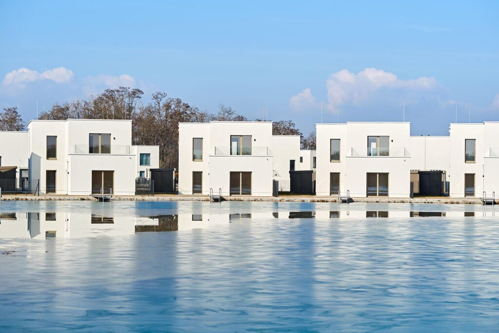 Einfamilienhaus Federleicht am See: Ihr märchenhaftes Refugium am Sonnenweiher in Grafenwörth, Niederösterreich, nahe Wien – ein idyllischer Rückzugsort für ein Leben voller Ruhe und Naturgenuss.