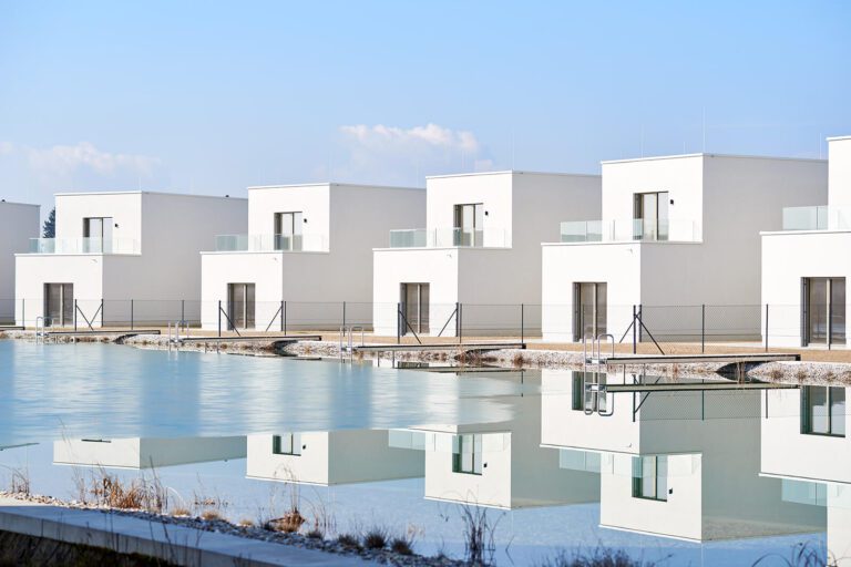 Einfamilienhaus Federleicht am See: Ihr märchenhaftes Refugium am Sonnenweiher in Grafenwörth, Niederösterreich, nahe Wien – ein idyllischer Rückzugsort für ein Leben voller Ruhe und Naturgenuss.