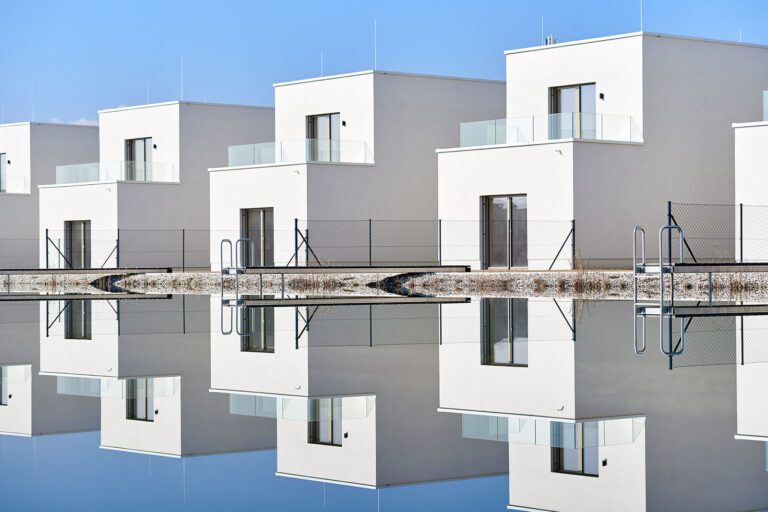 Einfamilienhaus Federleicht am See: Ihr märchenhaftes Refugium am Sonnenweiher in Grafenwörth, Niederösterreich, nahe Wien – ein idyllischer Rückzugsort für ein Leben voller Ruhe und Naturgenuss.