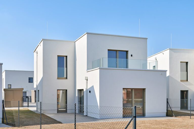 Einfamilienhaus Federleicht am See: Ihr märchenhaftes Refugium am Sonnenweiher in Grafenwörth, Niederösterreich, nahe Wien – ein idyllischer Rückzugsort für ein Leben voller Ruhe und Naturgenuss.