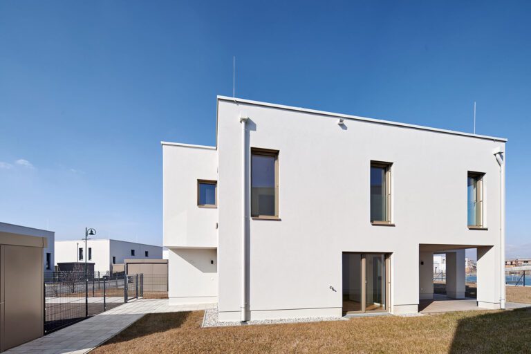 Einfamilienhaus Morgentau am See kaufen: Ihr Traumhaus am Sonnenweiher in Grafenwörth, Niederösterreich, nahe Wien, für ein idyllisches Leben am Wasser.