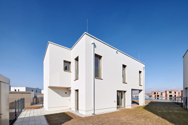 Einfamilienhaus Morgentau am See kaufen: Ihr Traumhaus am Sonnenweiher in Grafenwörth, Niederösterreich, nahe Wien, für ein idyllisches Leben am Wasser.