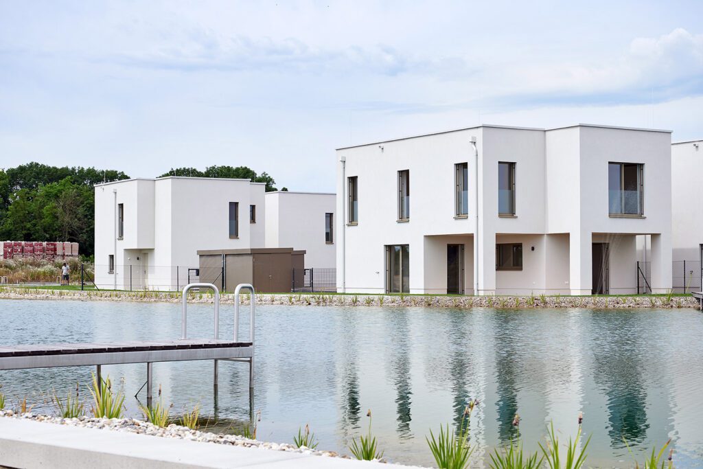 Einfamilienhaus Morgentau am See kaufen: Ihr Traumhaus am Sonnenweiher in Grafenwörth, Niederösterreich, nahe Wien, für ein idyllisches Leben am Wasser.
