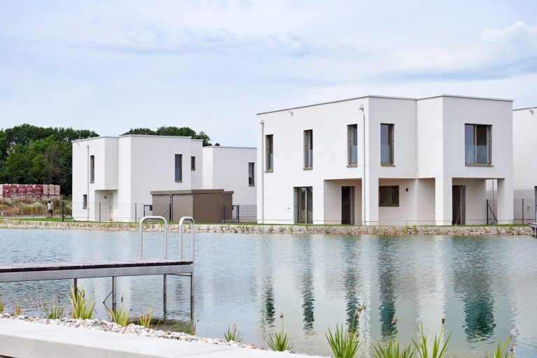 Einfamilienhaus Morgentau am See kaufen: Ihr Traumhaus am Sonnenweiher in Grafenwörth, Niederösterreich, nahe Wien, für ein idyllisches Leben am Wasser.