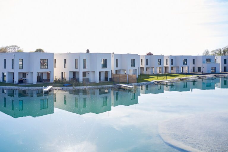 Einfamilienhaus Morgentau am See kaufen: Ihr Traumhaus am Sonnenweiher in Grafenwörth, Niederösterreich, nahe Wien, für ein idyllisches Leben am Wasser.