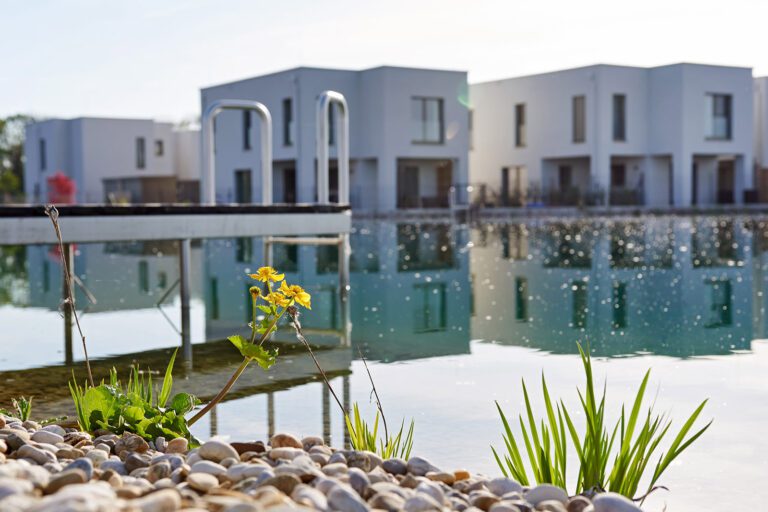 Einfamilienhaus Morgentau am See kaufen: Ihr Traumhaus am Sonnenweiher in Grafenwörth, Niederösterreich, nahe Wien, für ein idyllisches Leben am Wasser.
