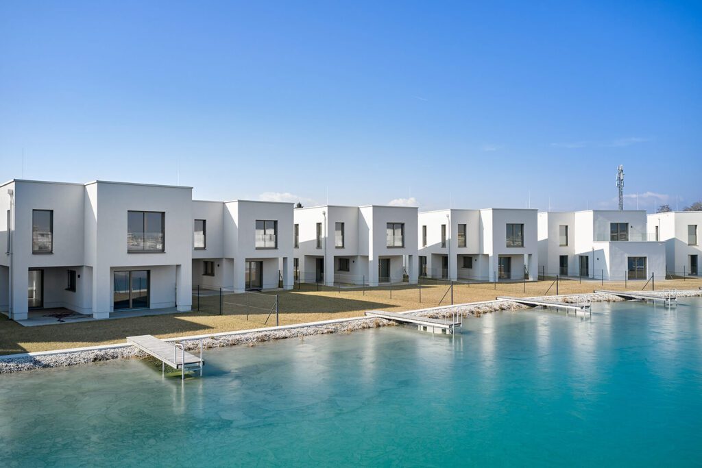 Einfamilienhaus Morgentau am See kaufen: Ihr Traumhaus am Sonnenweiher in Grafenwörth, Niederösterreich, nahe Wien, für ein idyllisches Leben am Wasser.