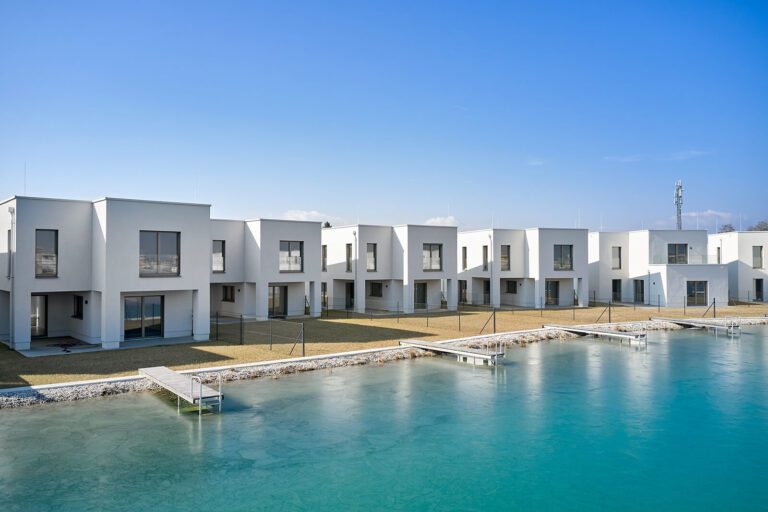 Einfamilienhaus Morgentau am See kaufen: Ihr Traumhaus am Sonnenweiher in Grafenwörth, Niederösterreich, nahe Wien, für ein idyllisches Leben am Wasser.
