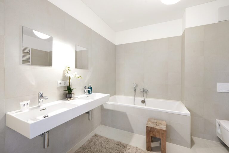 Reihenhaus Abendglanz am See: Ihr charmantes Zuhause am Sonnenweiher in Grafenwörth, Niederösterreich, nahe Wien – ein idyllischer Ort, um die Abendsonne und das Leben am Wasser zu genießen.