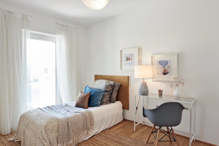 Reihenhaus Wolkenspiel am See: Ihr idyllisches Zuhause am Sonnenweiher in Grafenwörth, Niederösterreich, nahe Wien – ein perfekter Ort, um die Schönheit der Natur und das Spiel der Wolken über dem Wasser zu genießen.